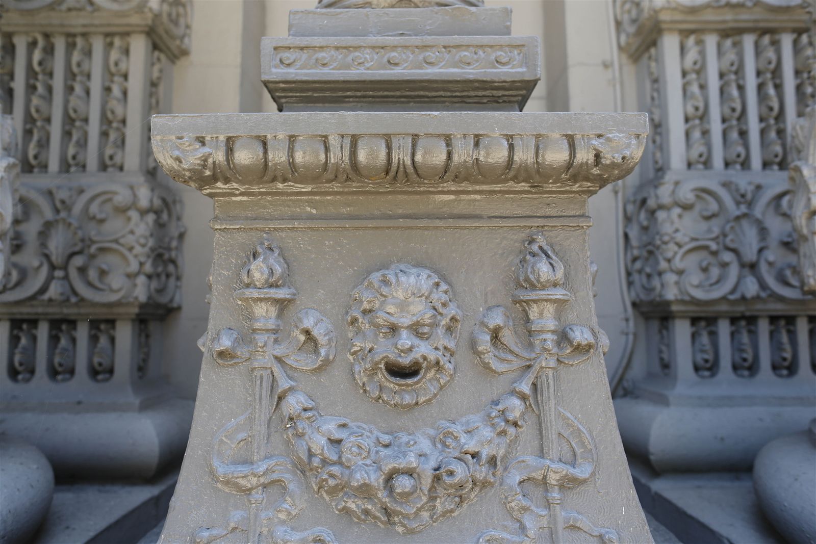 A Closer Look: Ellicott Square Building
